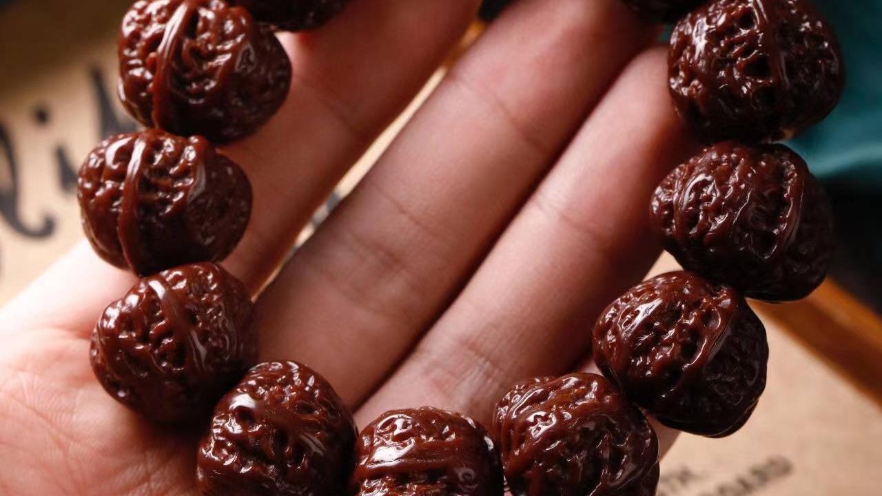 核桃手串|夏季盘玩小核桃手串 这些细节不能忽略