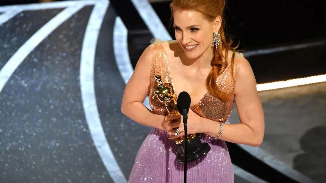 电影|出道15年，34岁大器晚成，没有八卦没有黑料，她要将劳模当个彻底