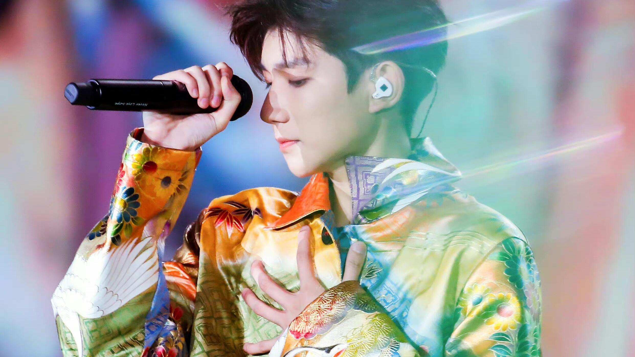 王源|王源的流量和音乐专业素养再获肯定，连粤语都找两个老师请教学习