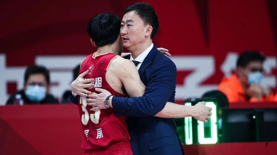 |只差官宣！刘维伟找到新东家，清理2名老将，迎回25岁海归中锋