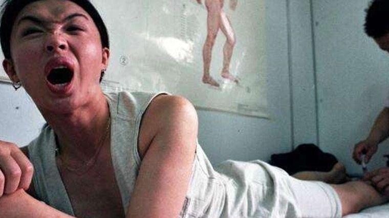 金星|金星领养的3个孤儿，没有血缘关系的5口之家，风光背后有泪水