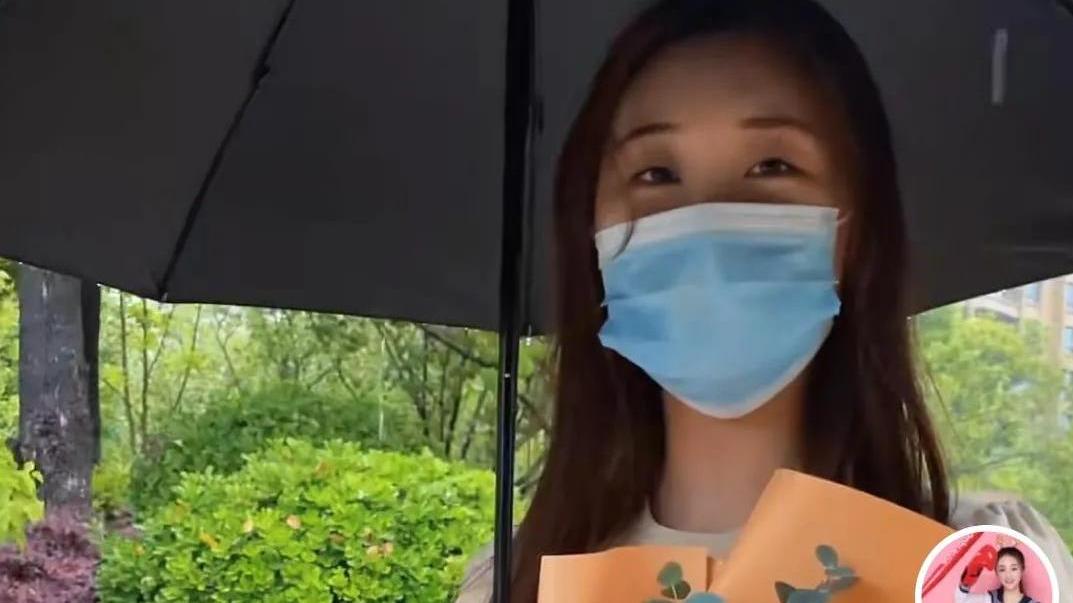 陈亚男|陈亚男正在通过努力撕毁大衣哥前儿媳的标签，要在困难中崛起了