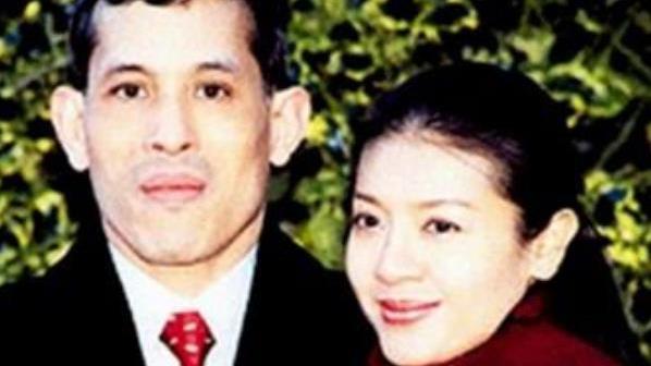 衰老|70岁泰王发型凌乱，在苏提达身边不修边幅，完美一面留给西拉米