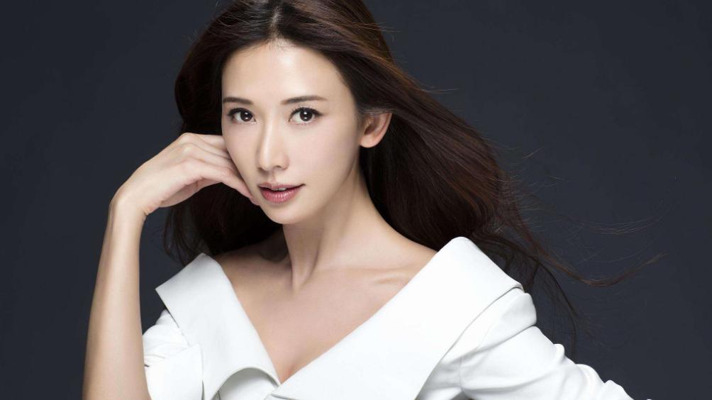 林志玲|林志玲长相身材堪称尤物，从众星捧月到声名狼藉，究竟经历了什么