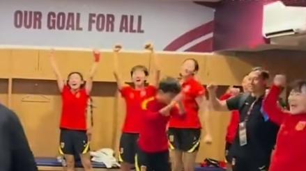 韩国队|感动！水庆霞在更衣室哽咽感谢队员，女足姑娘挥臂齐呼：拿下韩国