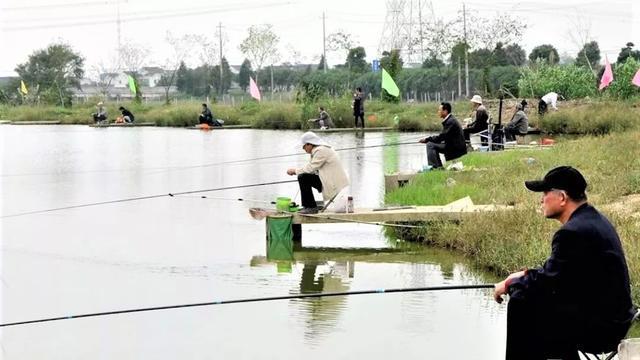 寒潮|冬季钓鱼怎样才能爆护？天冷这样找鱼窝、这样打窝，鱼越钓越多