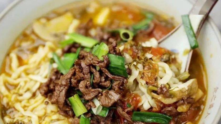 牛肉面|浙江因邓超走红的牛肉面，天天忙得夜里12点关门，味道很一般？