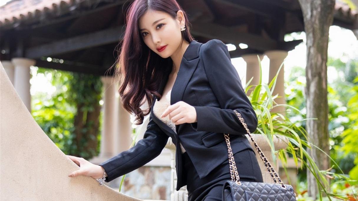 西装|精致又不失知性的西装，配上丝袜与高跟鞋不但气场十足更性感时尚