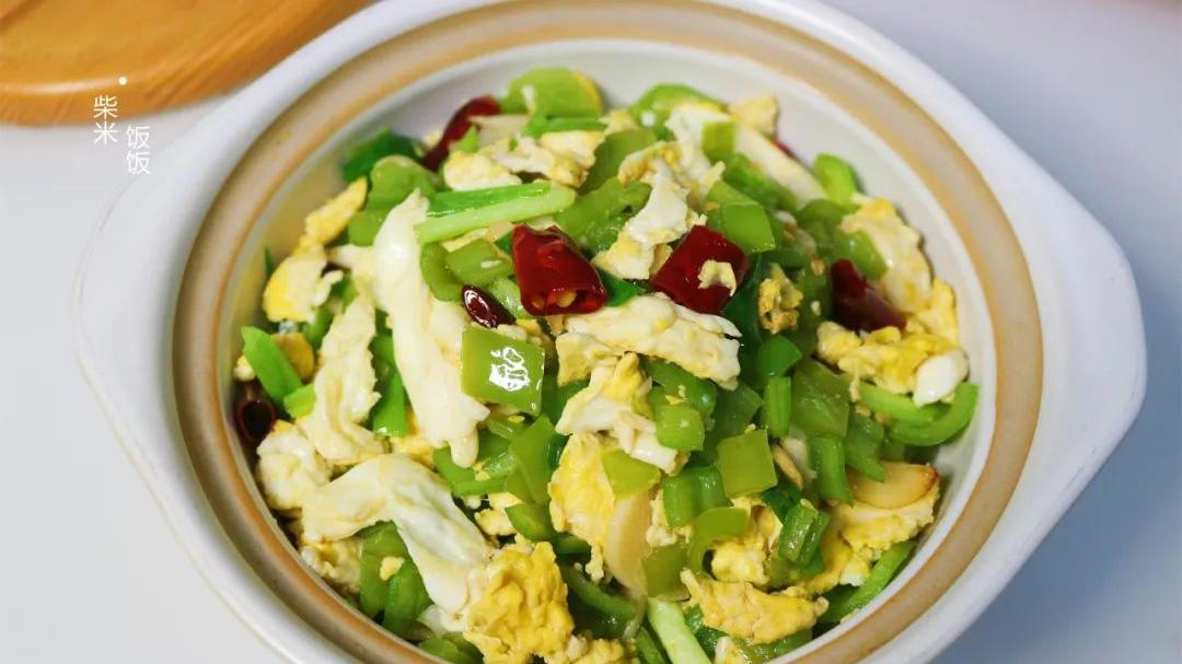 香菜|青椒这个做法太好了，大火一炒，5分钟上桌，开胃下饭吃不腻