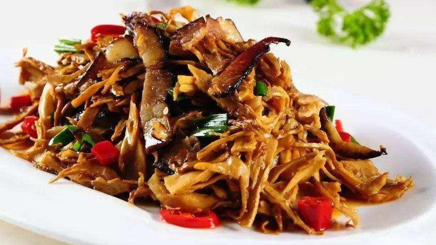 腊肉|腊肉炒笋，你吃过这样的美味吗，新鲜有营养