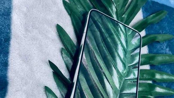 苹果|华为三星另辟蹊径，库克有压力了，苹果13不再是直面屏幕唯一之选