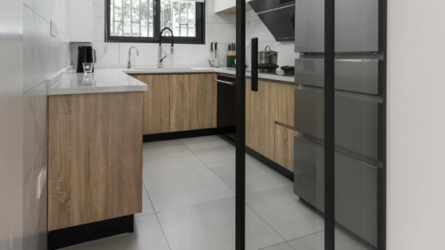 你家还在装地轨推拉门吗？早就out了，现在流行这种，实用又好看