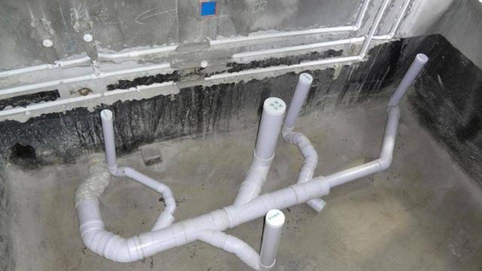 酒店卫生间漏水，花大钱敲掉重做还亏半个月房费，二次排水的大坑千万别踩