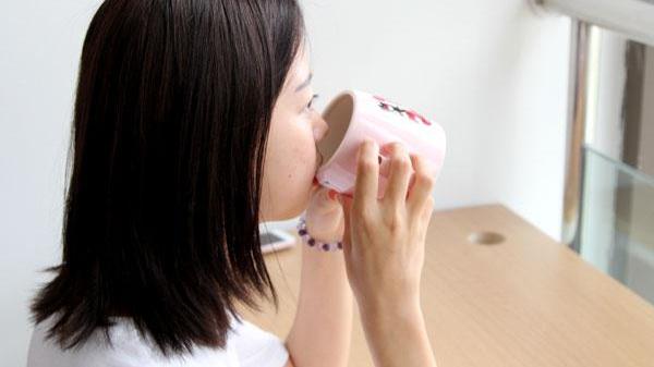 腹部赘肉怎么减？喝对五种水，瘦成“小腰精”或许不再是梦想！