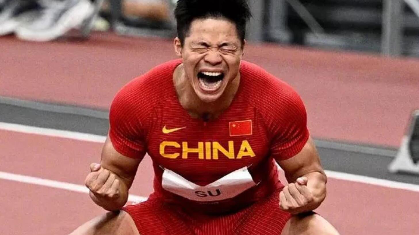 易建联|中国体坛五大“非人类”肌肉：易建联麒麟臂，军神背肌如刀刻一般