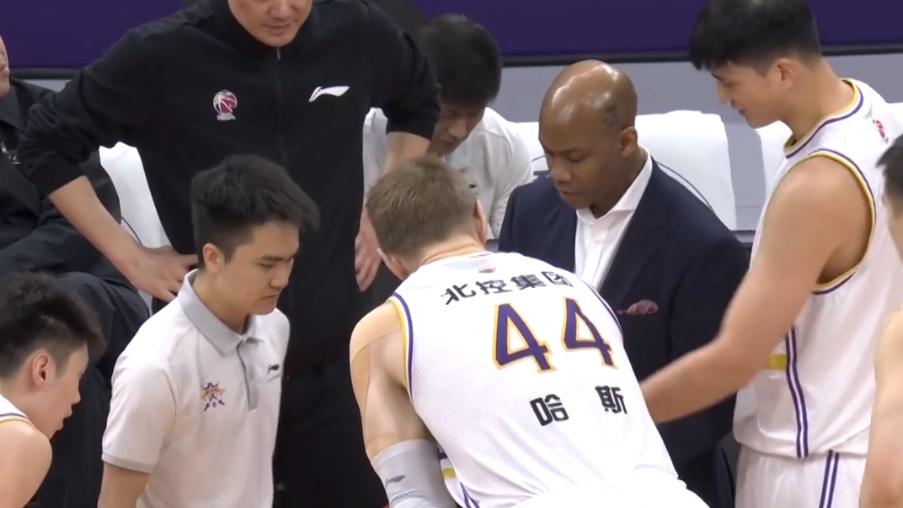 张帆|次节还没打完，北控队就狂宰对手20分，张帆3分百发百中太恐怖