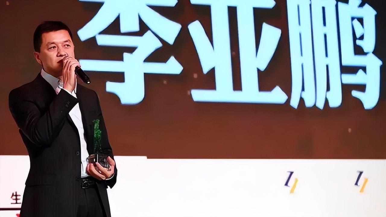 李亚鹏|教材插图事件，圈内众星集体沉默，唯独李亚鹏发声，却惨遭谩骂