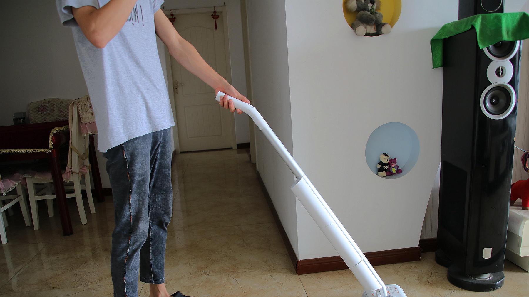 米家|性价比极高的小米新品拖地机体验，双刷无边框设计售价不到1千