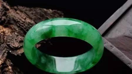 翡翠手镯|带你了解贵妃镯?