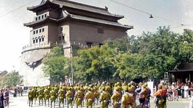 日军 可恶！1938年5月，侵华日军在北京前门游行庆祝“徐州沦陷”