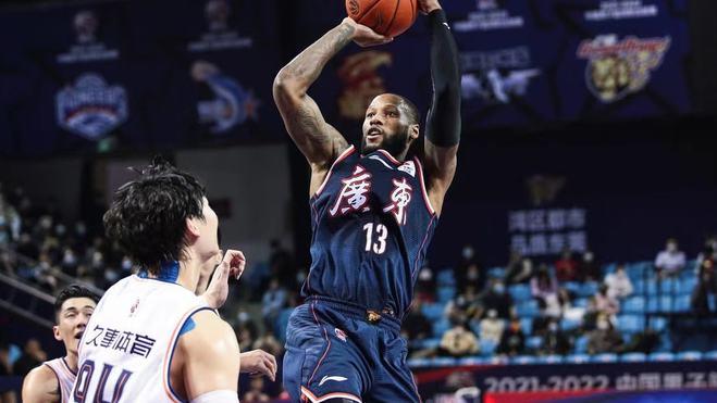 季后赛|cba四强诞生！广东宏远优势扩大，手握唯一的季后赛类型外援