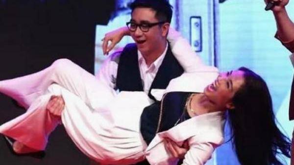 刘涛|刘涛被王自健当众公主抱, 有谁注意到他手放的位置? 细节暴露人品