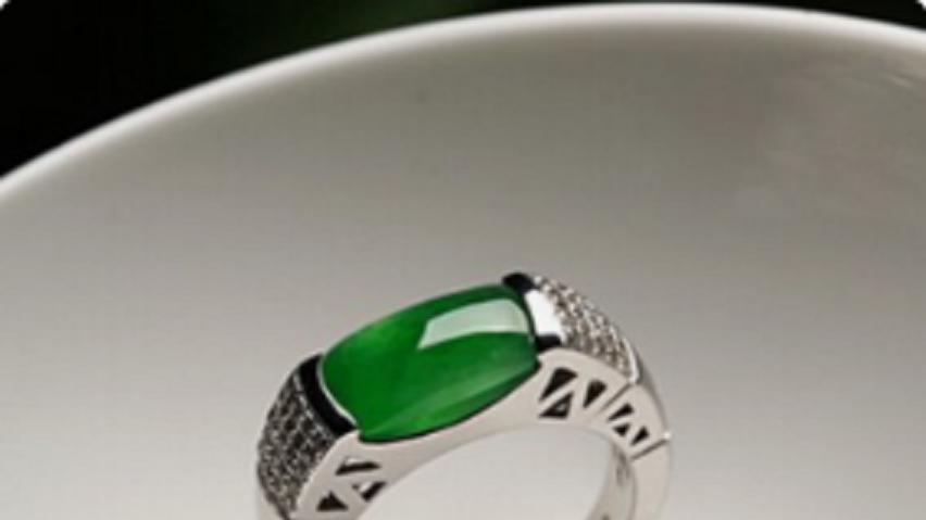 聊聊|戒指中的特殊存在，翡翠马鞍戒的特殊隐喻你都知道吗？
