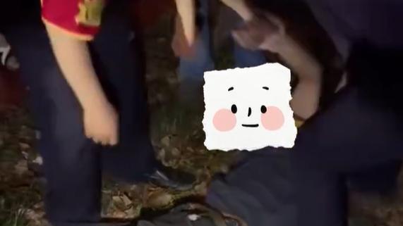 饵料|江苏女孩夜跑被男子搂住拖走，附近钓鱼人闻讯赶来一脚踹翻男子