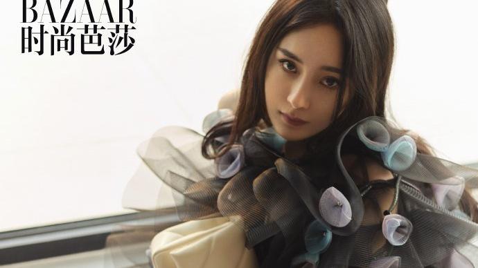 杨幂|杨幂不穿黑丝反而更美了！腿又长又细，堪称“玉腿”