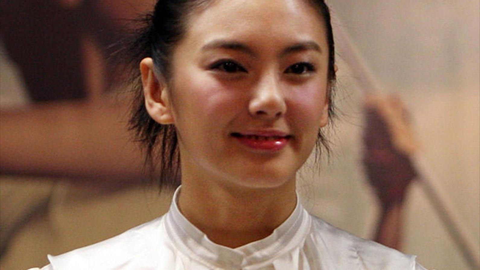 丁嘉丽|张雨绮痛批打人事件旁观男士，遭储殷教授讽刺：键盘上的圣徒而已