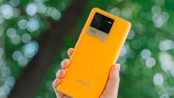 CPU|起价1999元，iQOONeo6SE中端手机值得买吗？看这4位用户怎么评价