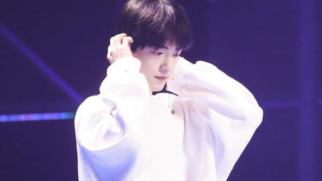 肖战|《深圳卫视》置顶肖战作品，还连续多天“安利”，评价很甜