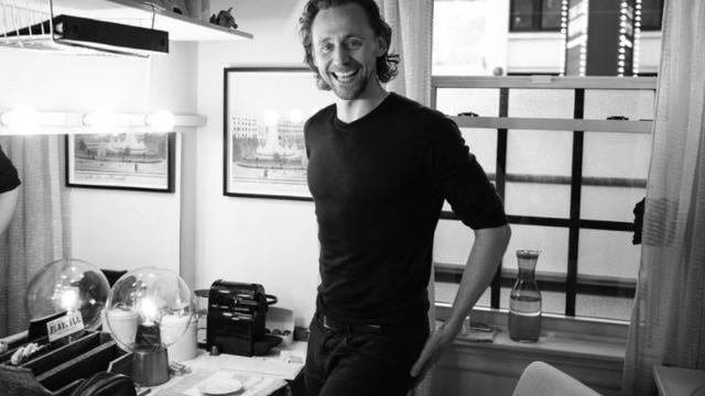 抖森|抖森刚订婚爆“火速当爸了”！小3岁美妻登红毯“孕肚明显隆起”