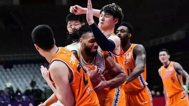 王哲林|CBA三消息：国产三星勇闯美国，杜锋脾气有转变，王哲林受到质疑