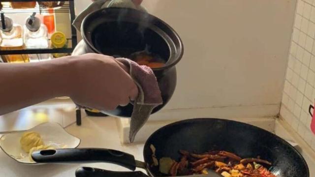 酱油|女子发朋友圈晒亲手做的盒饭，被同事怼，有啥炫耀的？好看不好吃