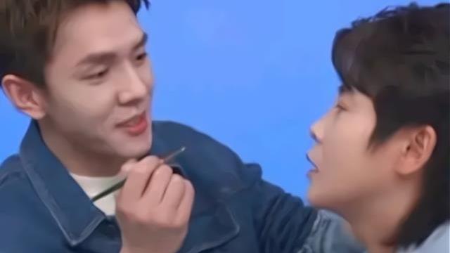 C罗|王濛直播带货被李佳琦抹口红，奥运4金王公然要东西：我要100只