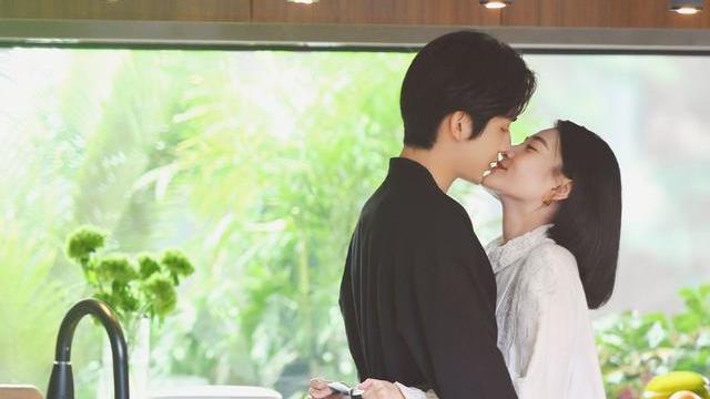 原来是老师啊!|仅播出2天，连拿飙升榜第一，网友：最近轻喜剧的天花板