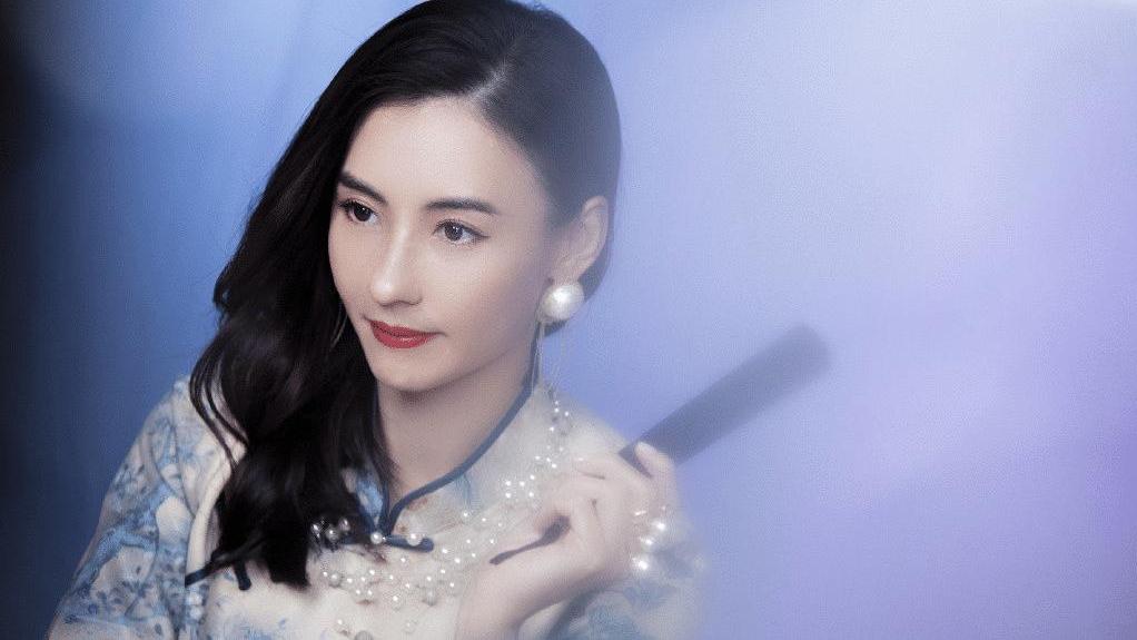 张柏芝|张柏芝参加任贤齐妹妹婚礼，穿皮衣配蓝裤，罕见同框小齐把新娘风头都抢了