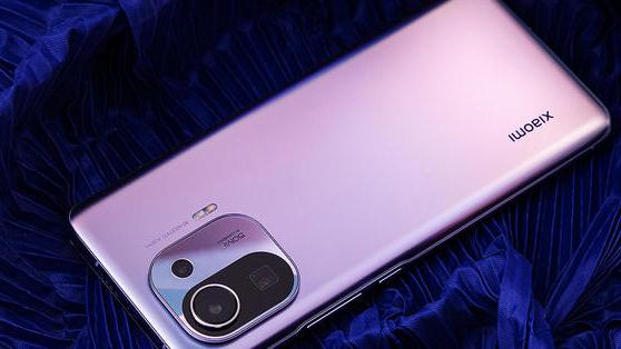 小米科技|比骁龙8旗舰还香，2K四曲面屏+12+256GB，小米11 Pro降至冰点