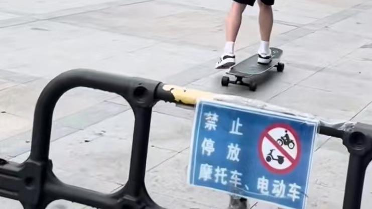 孙悦|孙海洋晒玩滑板视频，言辞透露散文气息，女儿孙悦为老爸加油打气