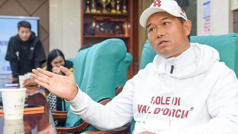 饵料|邓刚喊话全国所有钓友，我就是神一样的存在，是什么让他如此高调