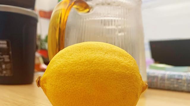 锦衣之下|同样是毒舌，为什么《锦衣之下》比《总监》更受欢迎？秘诀在这里