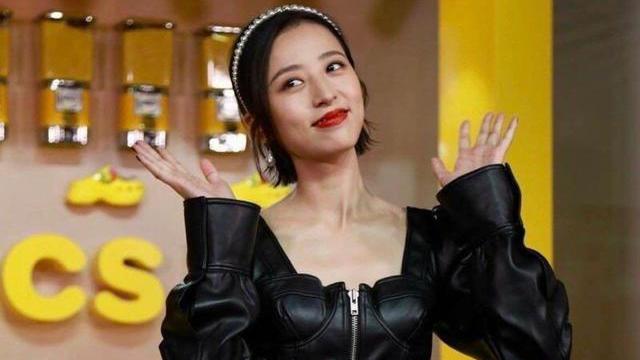 周雨彤|第一眼撞脸佟丽娅的周雨彤：热衷酷帅穿搭，满满时尚洋气赶脚……