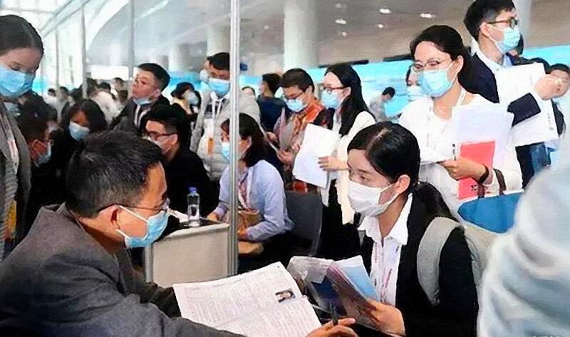 韦东奕|韦东奕的“个人简历”，只有4行字，但我建议你别学