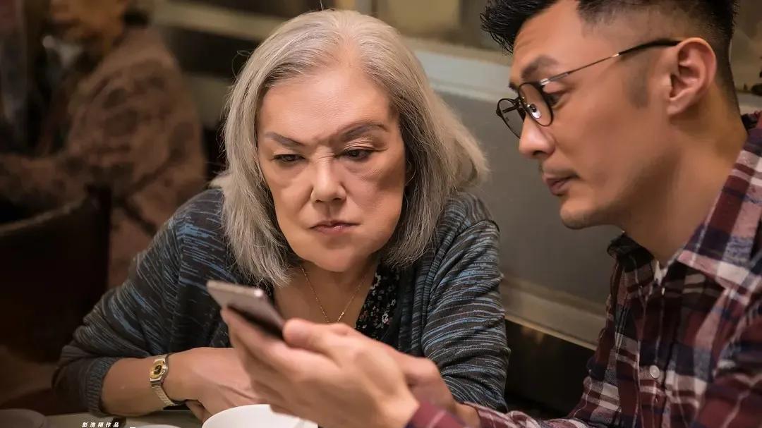 李小龙|曾是李小龙的挚爱，晚年陷入“整容”风波，被观众吐槽“妖婆”