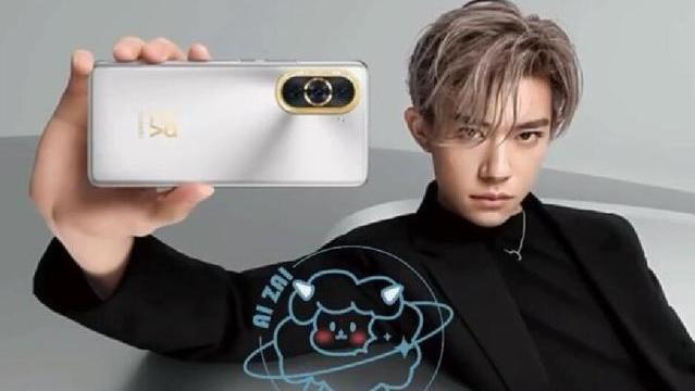 易烊千玺|代言不受影响！易烊千玺风波后首曝语音谈“成长”：做自己的主角