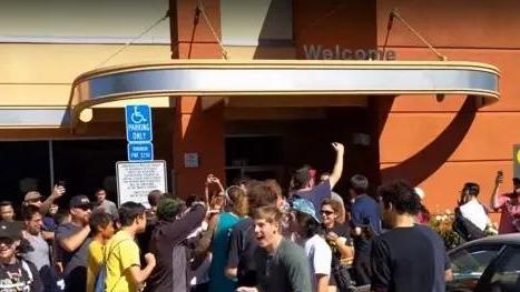 四川省|1998年他随手将一包麦当劳辣酱丢在车里，19年后竟卖出10万元