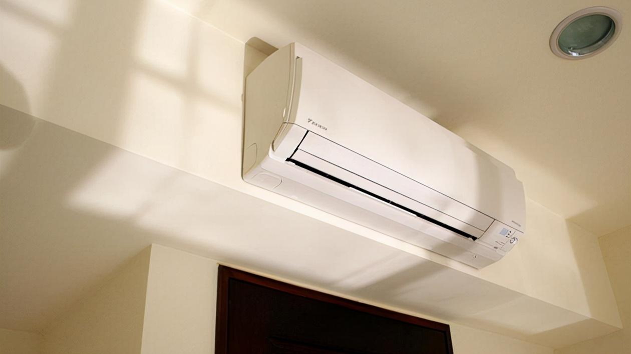 越来越多人空调不挂在墙上了，有钱人都这样设计，懊悔没早知道！