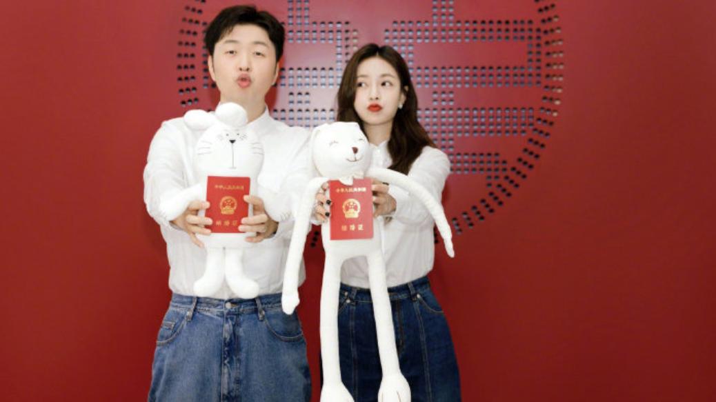 沈梦辰|沈梦辰官宣结婚！结婚照和小红本超喜庆，和杜海涛一脸夫妻相！