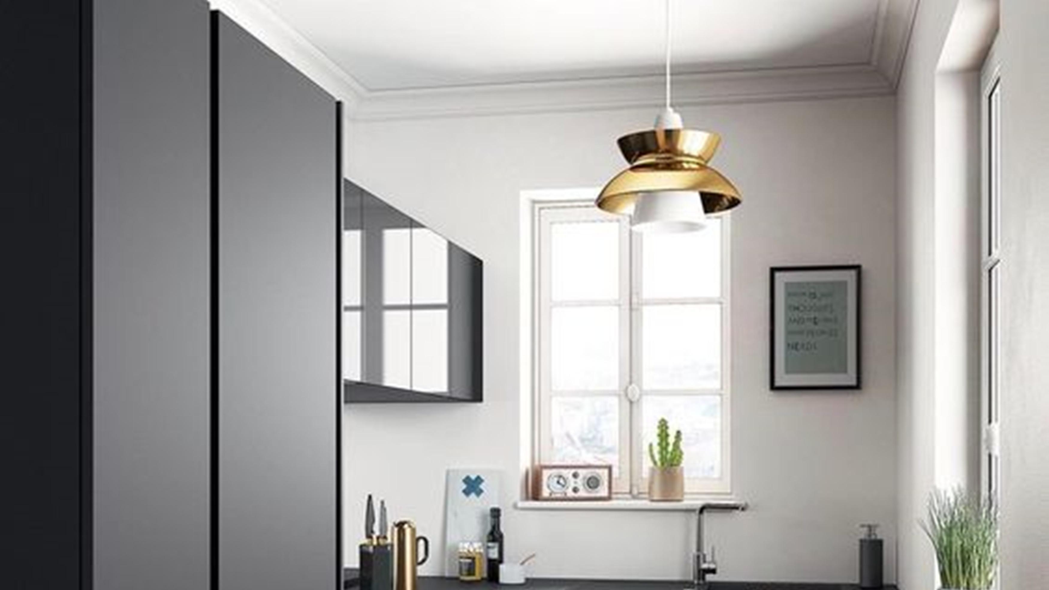 狭长型厨房，靠L型橱柜收纳肯定不够！定制窄柜实现“储物翻身”